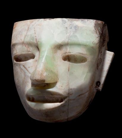 null MASQUE CULTUEL représentant un visage humain à l'expression hiératique et intemporelle,...