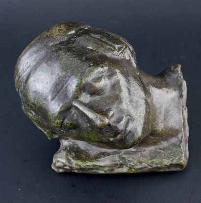 TRAVAIL FRANÇAIS APPLIQUE représentant une tête d'homme de profil Epreuve en bronze,...