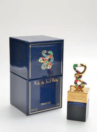 Niki DE SAINT PHALLE «FIRST EDITION» Flacon en verre bleu, bouchon figurant deux...