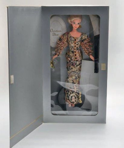 CHRISTIAN DIOR Poupée Barbie créée par John Galliano, avec coffret. Période 1995