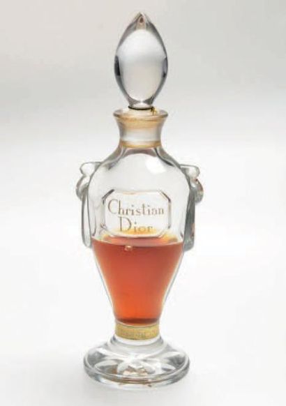 CHRISTIAN DIOR «MISS DIOR» Flacon amphore annelé, titré sur une face «Christian Dior»....
