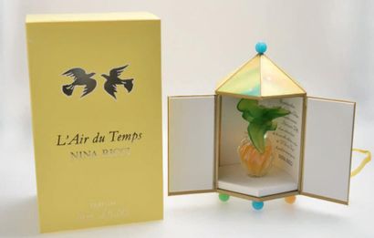 Nina RICCI «L'AIR DU TEMPS» Colombes couleur «Agathe», flacon en cristal Lalique...