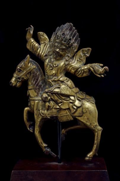 null «Palden Lhamo» en bronze doré. Divinité courroucée sur sa monture considérée...