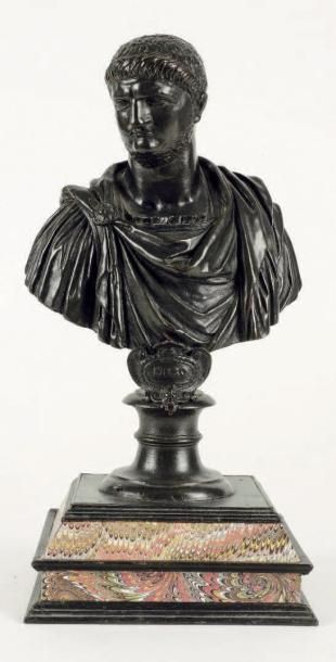 Dans le goût de l'ANTIQUE Buste de l'empereur Néron Épreuve en bronze à patine brune....