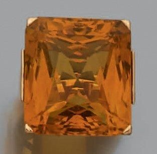 null BAGUE en or rose (750 millièmes) serti d'une citrine de forme coussin. Chocs....