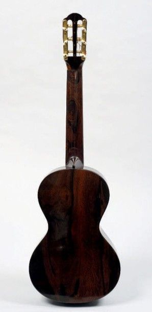null Très beau modèle d'une guitare de René LACOTE à paris c. 1835 avec sa marque...