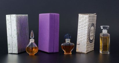 Guerlain Lot comprenant une miniature «Shalimar» dans son coffret de couleur violette...