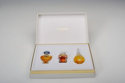 Guerlain Coffret titré comprenant trois miniatures homothétiques «Shalimar», «L?Heure...