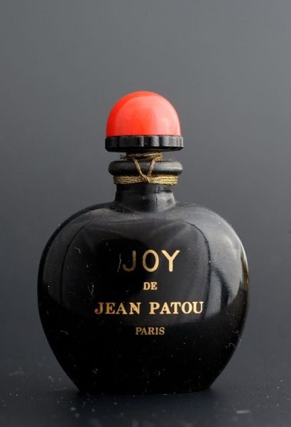 Jean Patou «Joy» Flacon en verre opaque noire, modèle flaconnette, panse de forme...