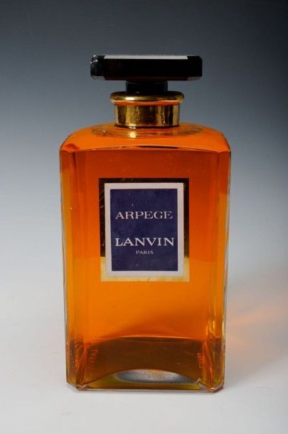 LANVIN «Arpège» Important flacon en verre de décoration modèle «Art Déco» titré sur...