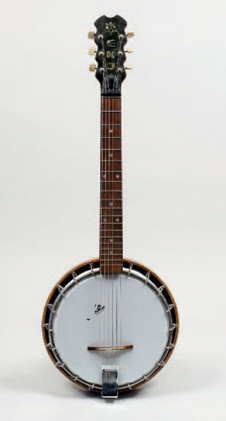 null Banjo guitare de marque EKO made in Italy 6 cordes, manque plaque de protection
Bon...