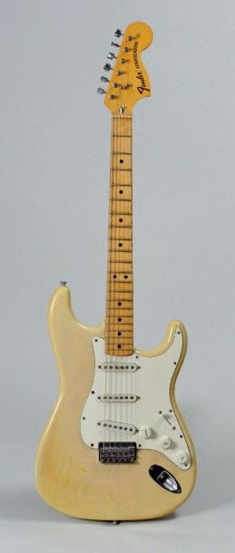 null Guitare électrique solidbody de marque FENDER modèle Stratocaster Hard Tail...