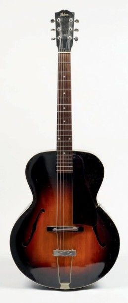 null Guitare archtop de marque GIBSON modèle L50 de 1940 n° de série 932 F 40
Finition...