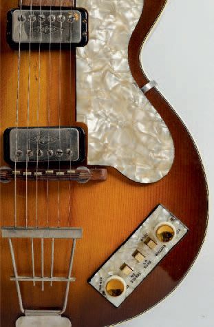 null Guitare électrique de marque HOFNER, modèle club-model 50, c.1962
Finition sunburst,...