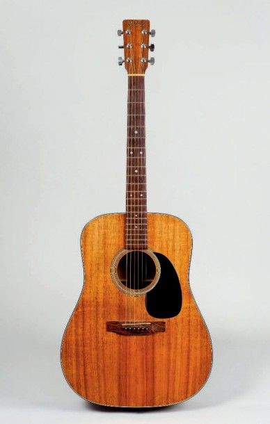 null Guitare Folk de marque MARTIN modèle D25-
K2, de 1979 n° de série 426 537
Fond,...