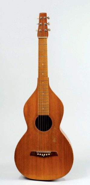null Guitare Hawaïenne acoustique de marque KONA, dont elle porte l'étiquette originale....