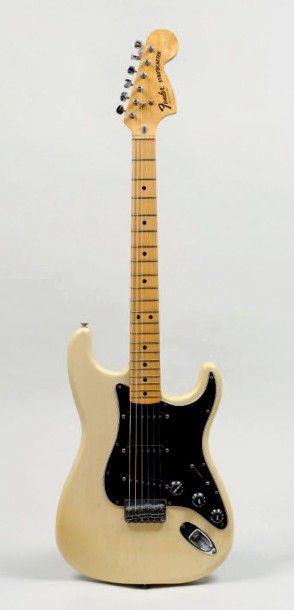 null Guitare électrique solidbody de marque FENDER modèle Stratocaster non trem de...
