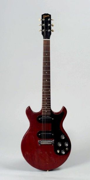 null Guitare électrique solidbody de marque GIBSON modèle Melody Maker D de 1966...