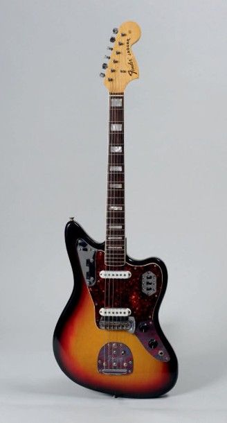 null Guitare électrique solidbody de marque FENDER modèle Jaguar de 1972 n° de série...