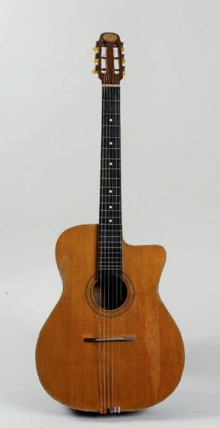 null Guitare Jazz fabrication française avec une étiquette COUESNON, c.1950 14 cases...