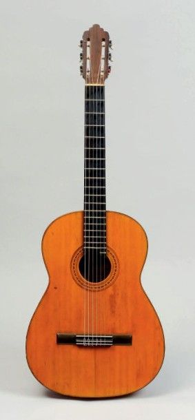 null Guitare classique espagnole portant une étiquette de MONTERO à Barcelone, c.1960
Caisse...