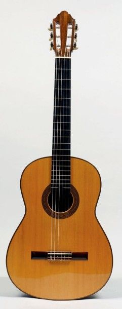 null Belle guitare classique du célèbre luthier parisien Dominique P.FIELD au millésime...