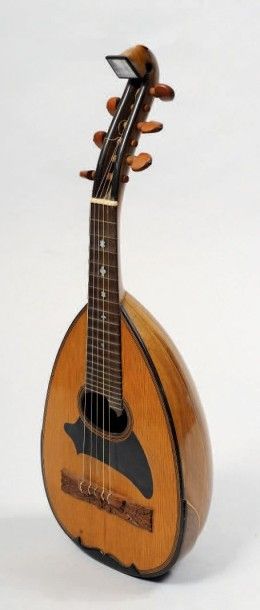 null Mandoline milanaise à 6 cordes de ANTONIO LAVEZZARI faite à Bergamo vers 1900.
17...