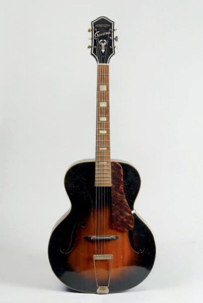 null Guitare archtop de marque HARMONY, modèle Cremona, n° de série 1304, de1943
Finition...