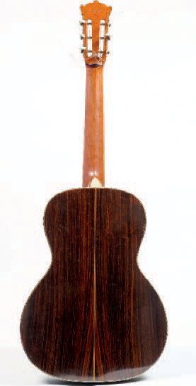 null Guitare flat top de marque WASHBURN n° de série 127 55, c.1925
Caisse en palissandre...