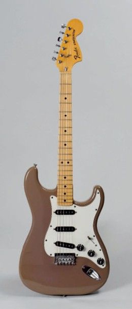 null Guitare électrique solidbody de marque FENDER modèle Stratocaster hard tail...