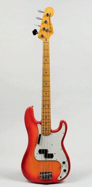 null Basse électrique solidbody de marque FENDER modèle Precision Bass de 1979, n°...