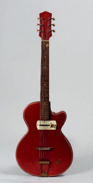 null Guitare solidbody de marque KLIRA, made in germany c.1960
Finition candy apple...
