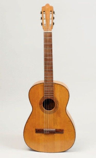 Guitare classique espagnole portant une étiquette...