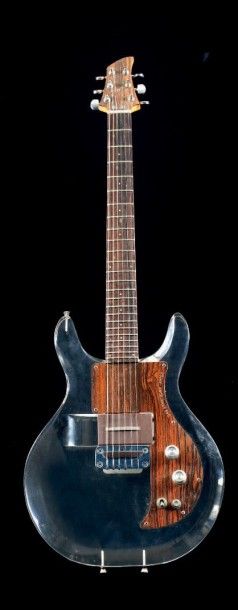 null Guitare électrique Solidbody de marque Ampeg Dan
AMSTRONG, 1969, n° de série...