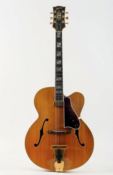 null Guitare électrique Archtop de marque GIBSON modèle Johnny
Smith de 1970, n°...