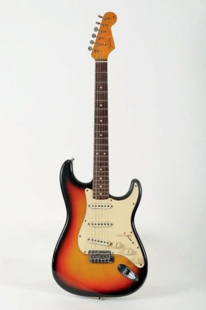 null Guitare électrique Solidbody «player» de marque FENDER modèle
Stratocaster,...
