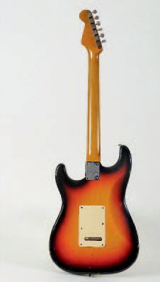 null Guitare électrique Solidbody «player» de marque FENDER modèle
Stratocaster,...