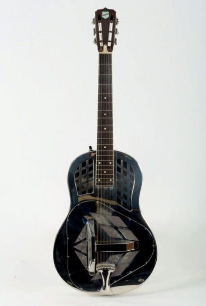 null Guitare électrique de marque NATIONAL TRICONE STYLE I n° de série T207, c. 1995
Equipée...