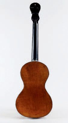 null Guitare Romantique Anonyme de Mirecourt. c. 1825
Diapason 630mm espacement au...