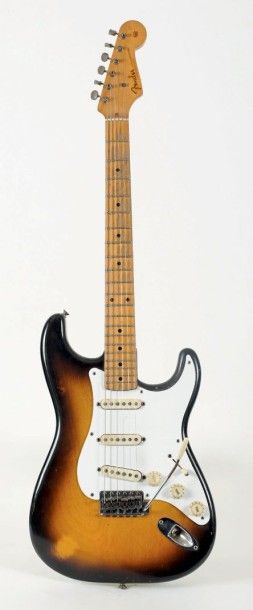 null Guitare électrique Solidbody de marque FENDER modèle
Stratocaster de 1957, n°...