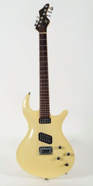 null Guitare électrique solidbody du luthier anglais
Nathan SHEPPARD c.2000
Finition...