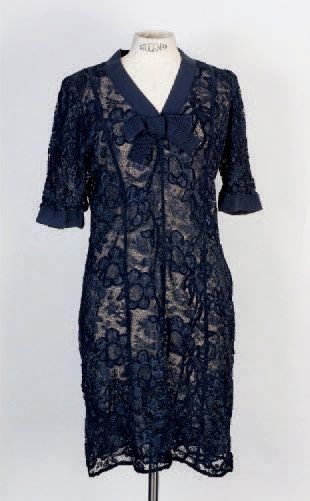 Yves SAINT LAURENT Rive Gauche Robe en dentelle bleu marine doublee chaire taille...