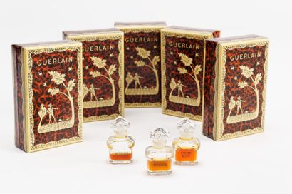 Guerlain Lot de 5 miniatures bouchon coeur avec boîte pour les parfums "Mitsouko"...