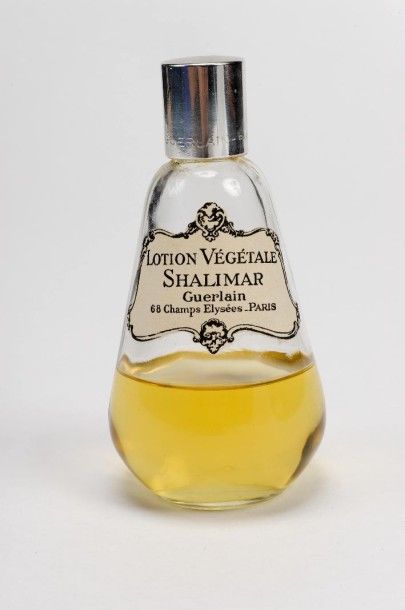 Guerlain "SHALIMAR LOTION VÉGÉTALE"
Flacon en verre, belle étiquette titrée, bouchon...