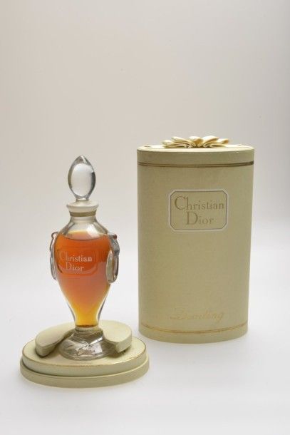 CHRISTIAN DIOR «DIORLING»
Flacon amphore annelé titré sur une face «Christian
Dior...