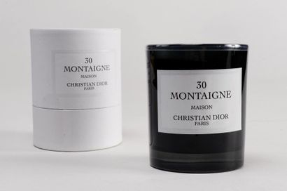 CHRISTIAN DIOR "30 MONTAIGNE"
Bougie parfumée, coffret tiré "30 Montaigne Maison
Christian...