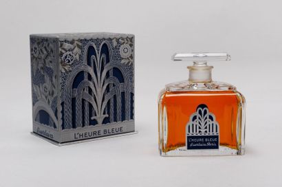 Guerlain «L'HEURE BLEUE»
Flacon en verre de forme encrier, étiquette titrée.
Réédition...