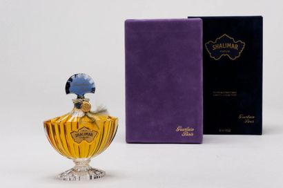 Guerlain «SHALIMAR»
Flacon éventail en cristal de Baccarat, Parfum d'Origine. Série...