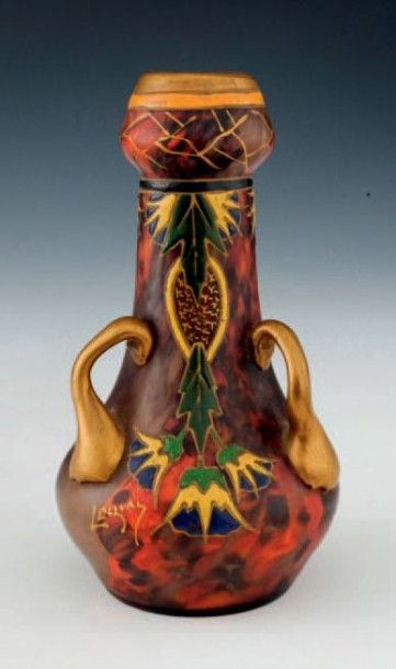 LEGRAS Vase conique à base aplatie à long col bulbeux, trois anses rapportées, à...