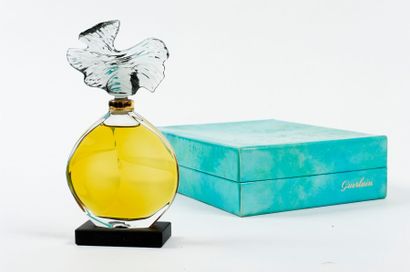 Guerlain «Parure»
Flacon en verre titré «Parure Guerlain», Extrait de Parfum d’Origine....